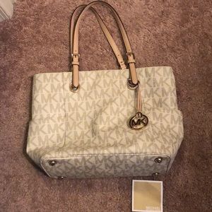 Michael Kors Bags - Michael Kors Purse Michael Kors Bags - Michael Kors Purse